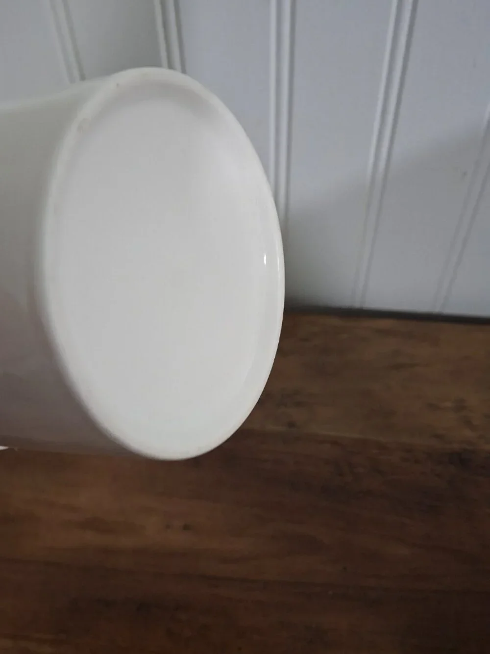N/A white ceramic